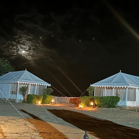 Sunny Desert Camp Kūri Buitenkant foto