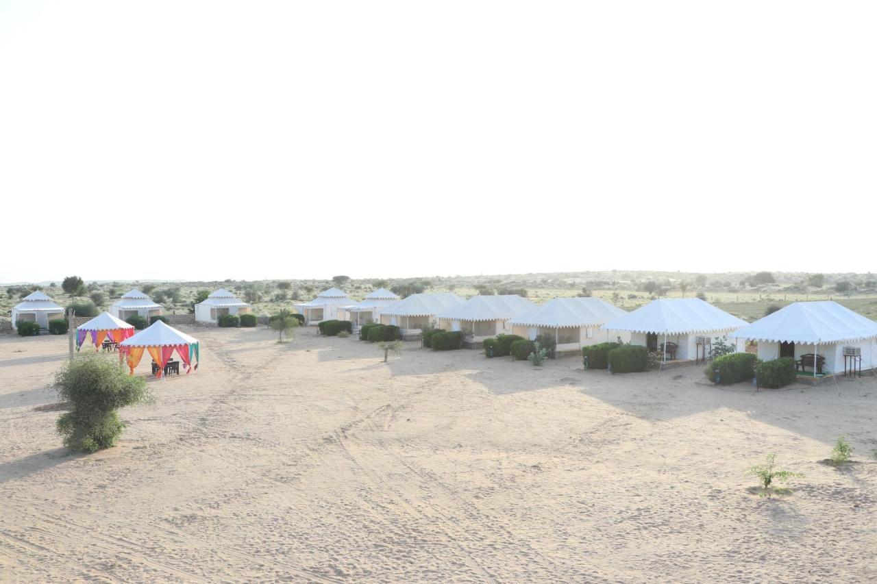 Sunny Desert Camp Kūri Buitenkant foto