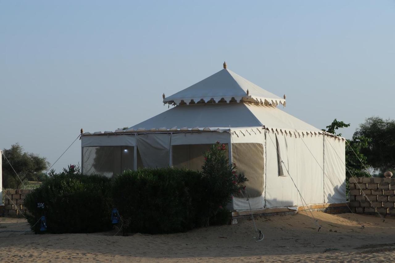 Sunny Desert Camp Kūri Buitenkant foto