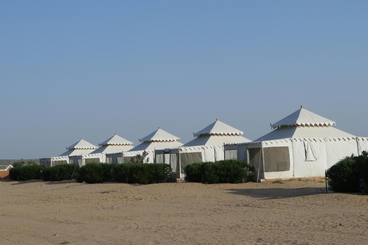 Sunny Desert Camp Kūri Buitenkant foto
