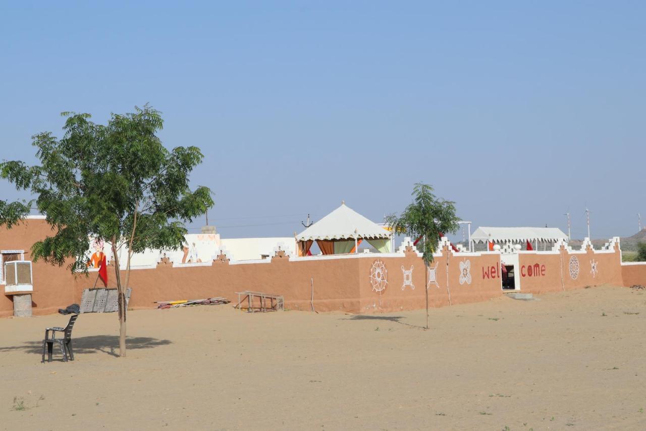 Sunny Desert Camp Kūri Buitenkant foto