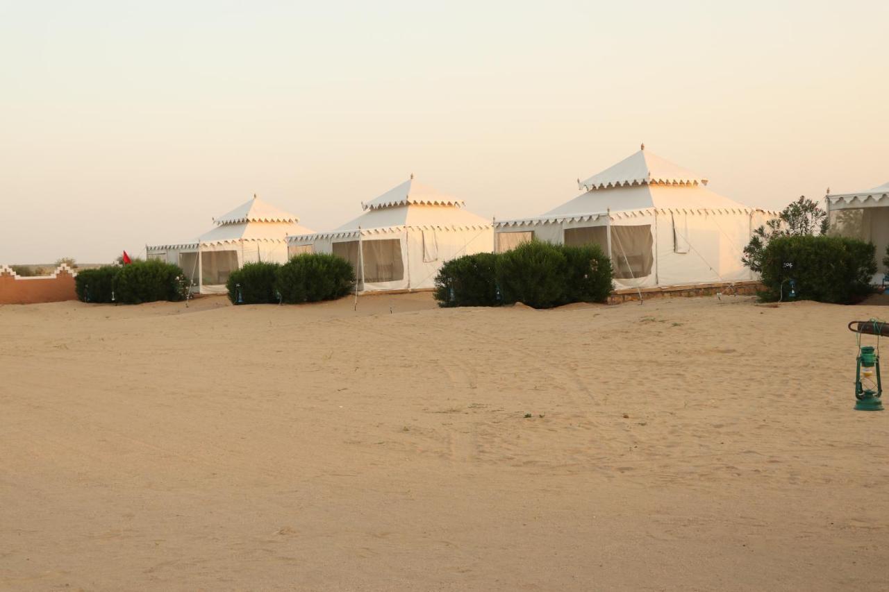 Sunny Desert Camp Kūri Buitenkant foto
