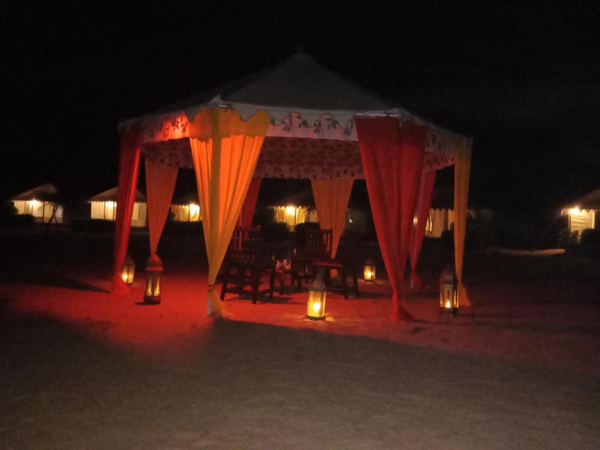 Sunny Desert Camp Kūri Buitenkant foto