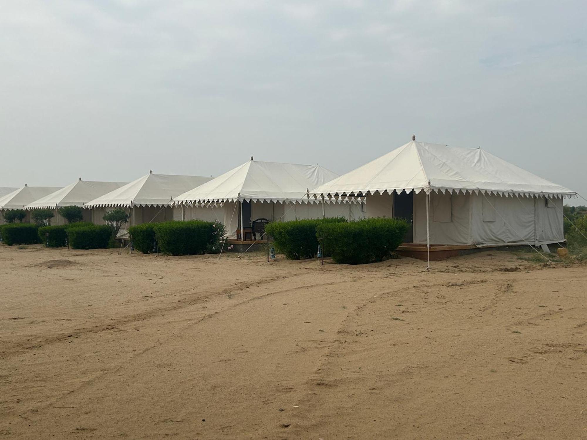Sunny Desert Camp Kūri Buitenkant foto