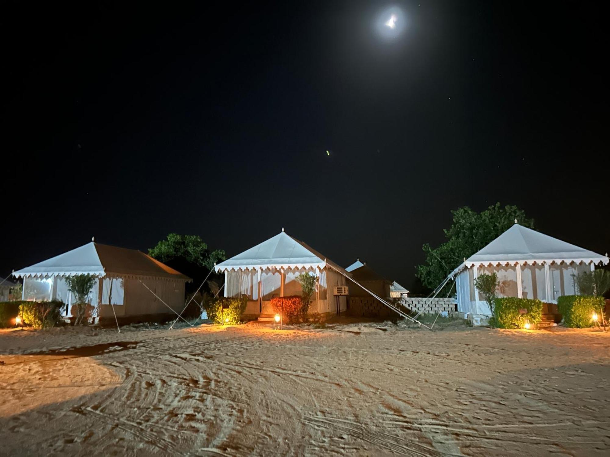 Sunny Desert Camp Kūri Buitenkant foto