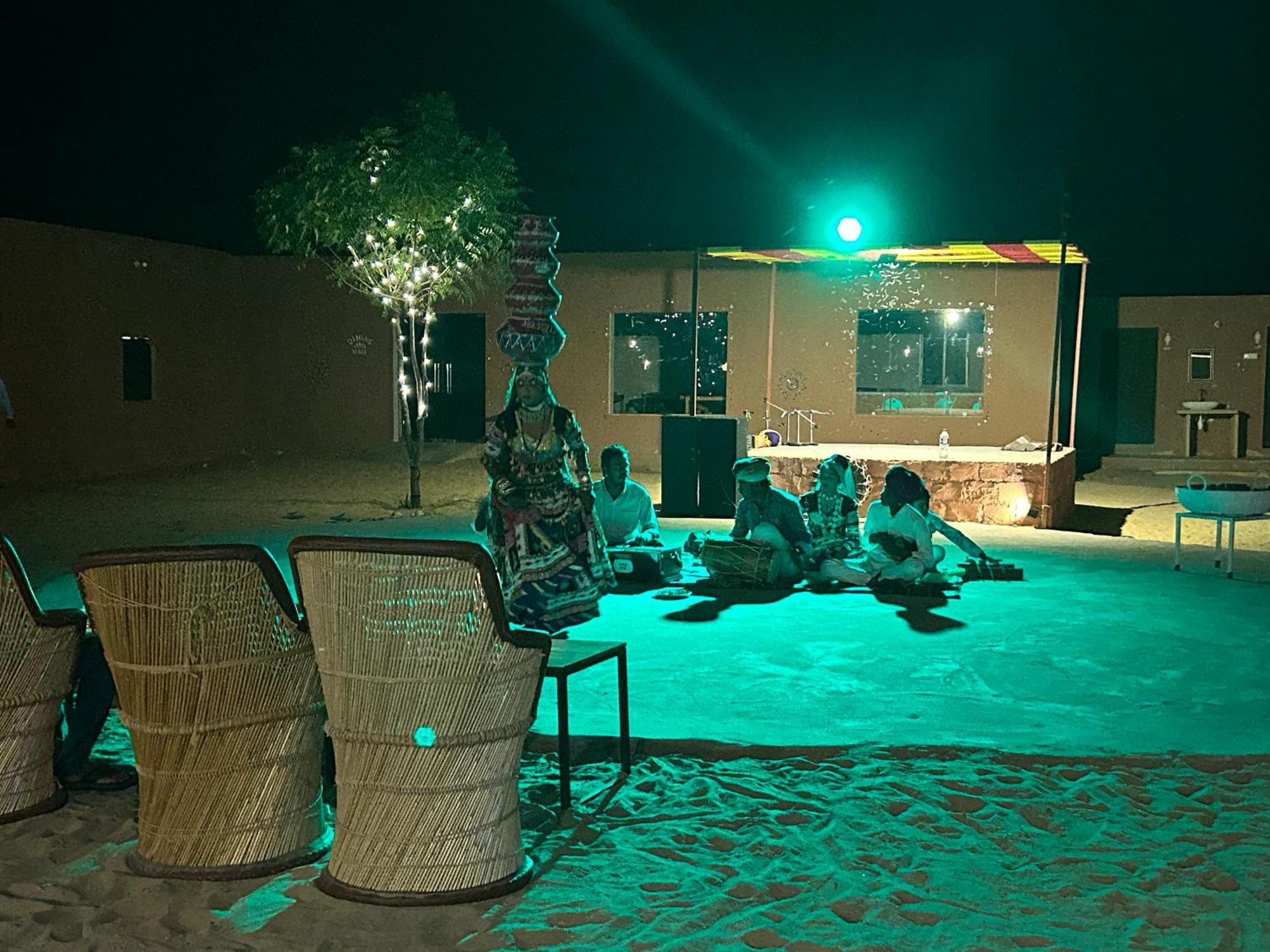 Sunny Desert Camp Kūri Buitenkant foto
