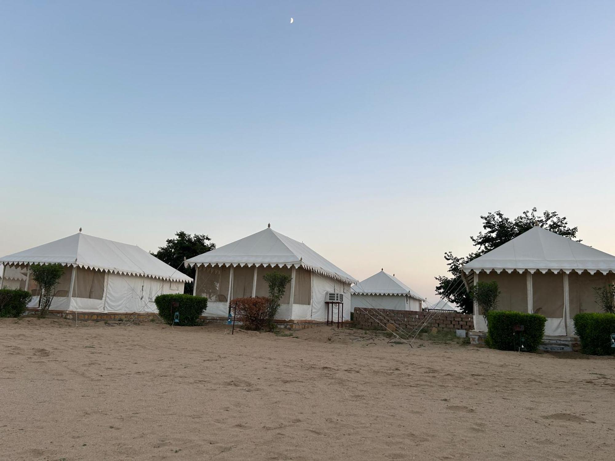 Sunny Desert Camp Kūri Buitenkant foto