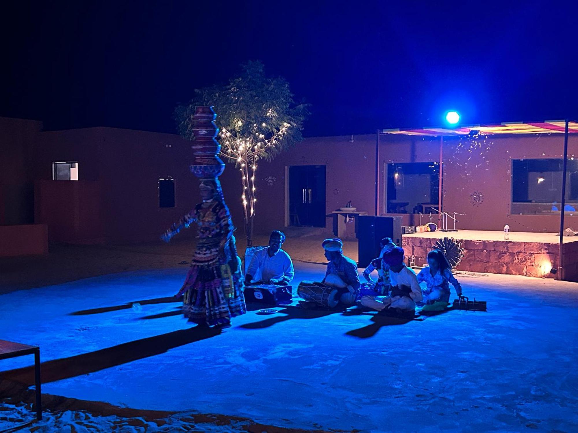 Sunny Desert Camp Kūri Buitenkant foto